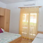 Veselko * Makarská
